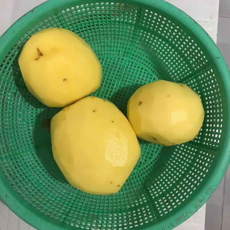 Step 1 Prepare the potatoes for Potato Bone Soup