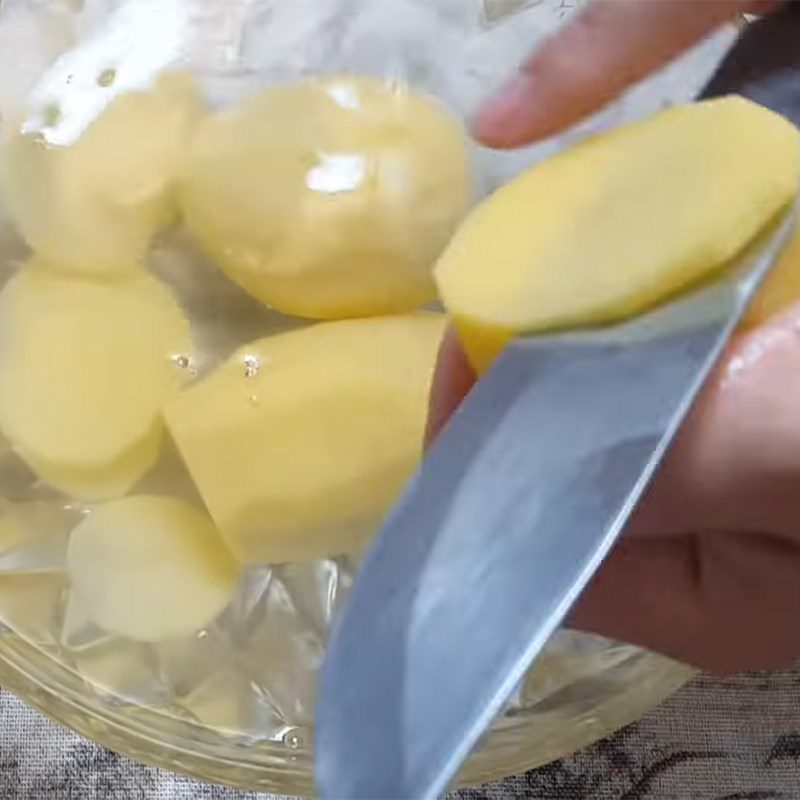 Step 2 Prepare the potatoes Shrimp rolled in crispy fried potatoes