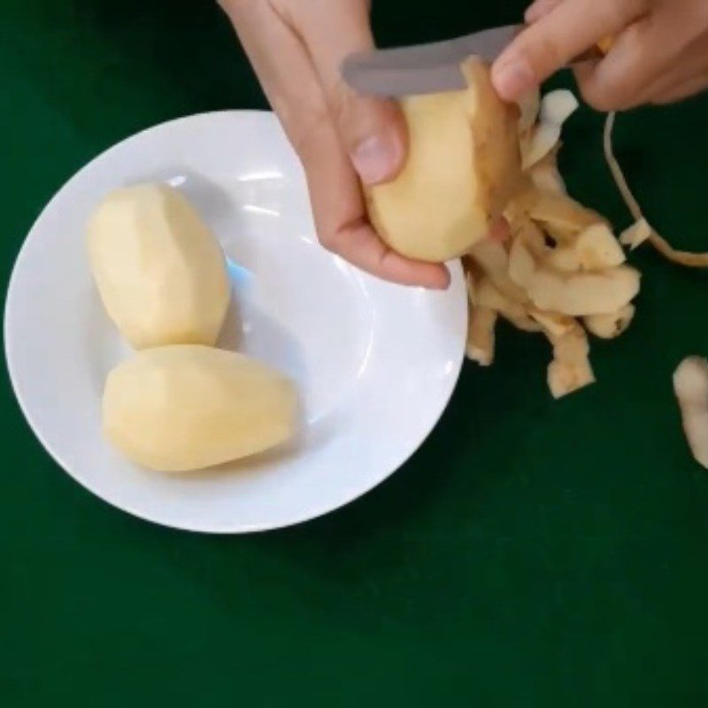 Step 1 Prepare the potatoes for Potato Juice