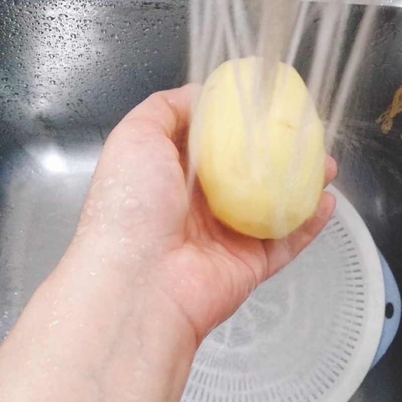 Step 2 Prepping potatoes Shrimp wrapped in fried potatoes using an air fryer