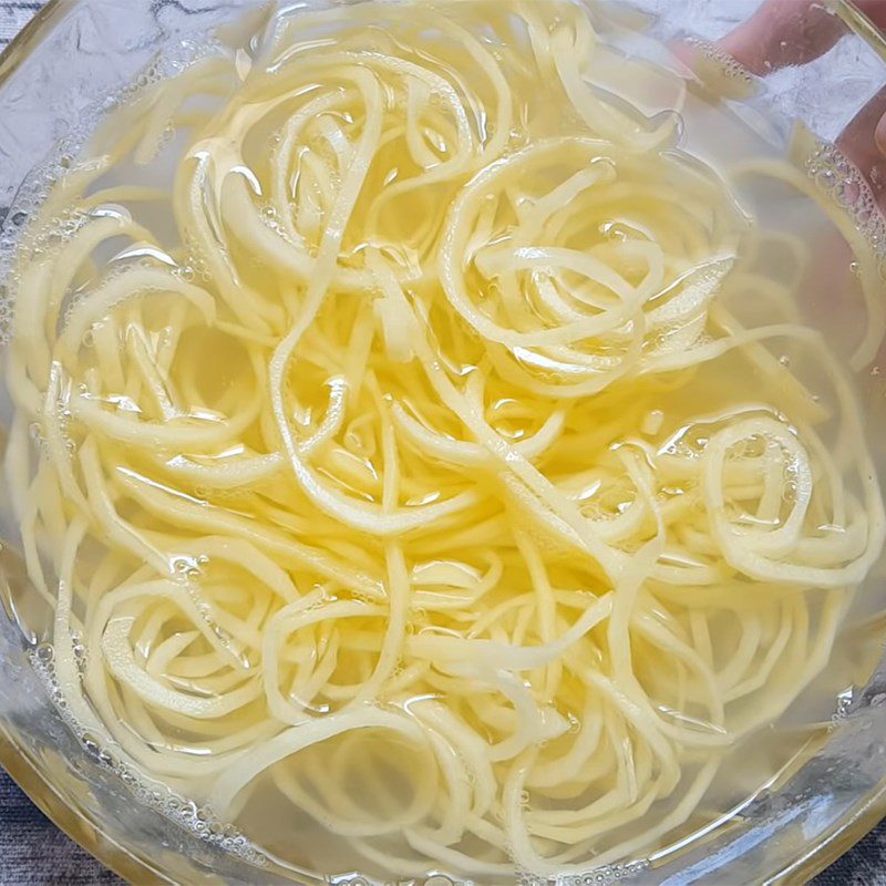 Step 2 Prepare the potatoes for crispy potato shrimp rolls