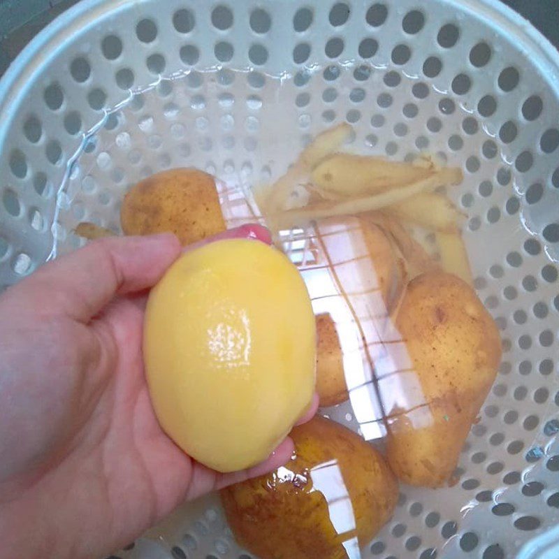 Step 1 Prepare the potatoes French fries using an air fryer