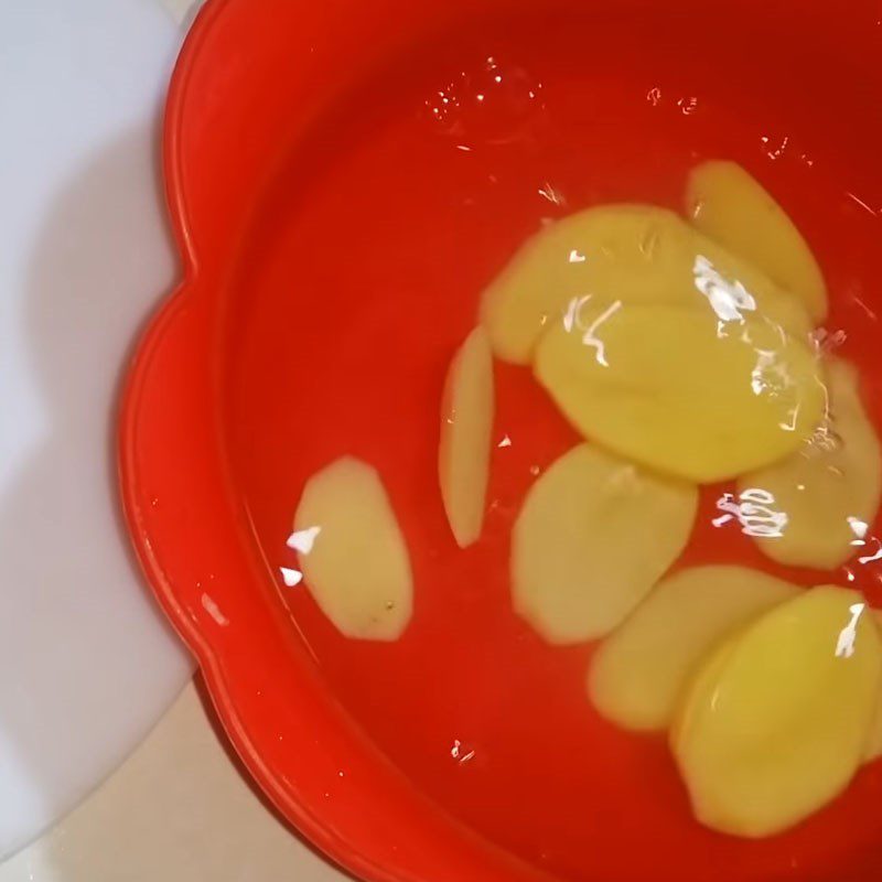 Step 1 Prepare the potatoes Garlic fried potatoes with carrots