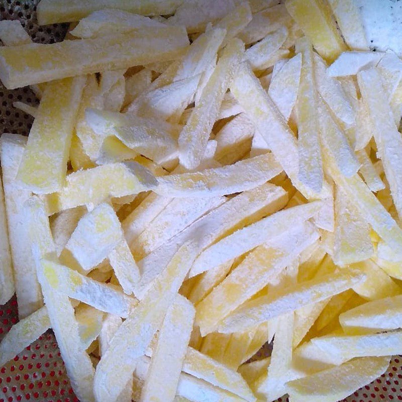 Step 1 Prepare the potatoes French fries using an air fryer