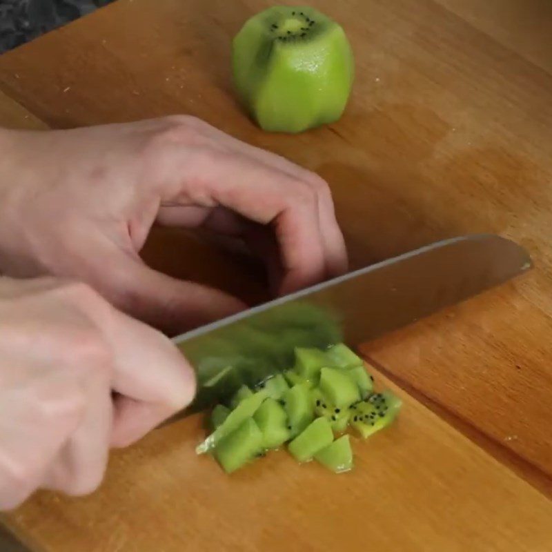 Step 1 Prepare kiwi for Kiwi Panna Cotta