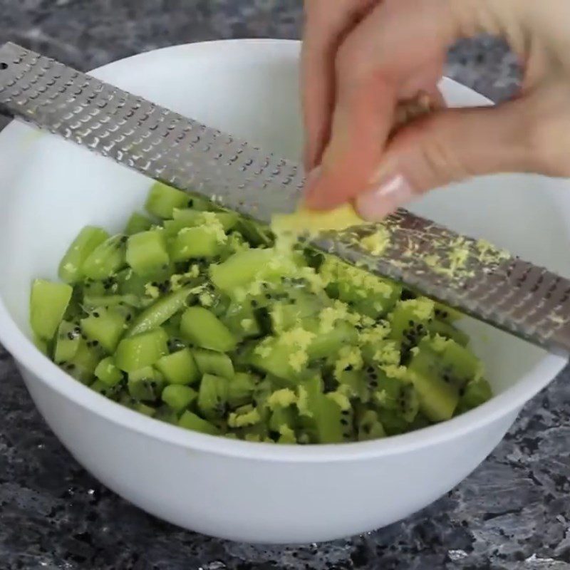 Step 1 Prepare kiwi for Kiwi Panna Cotta