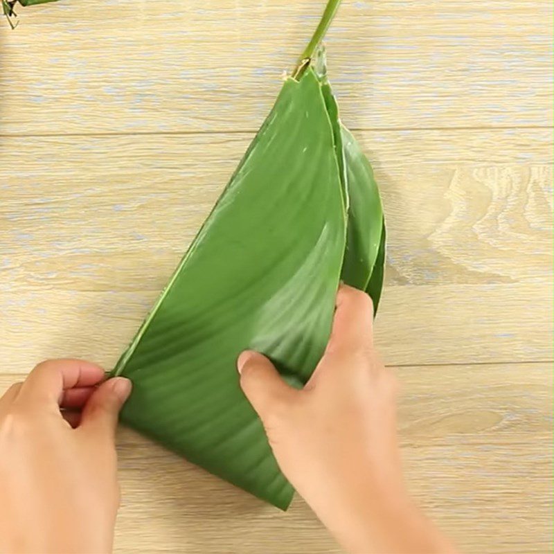 Step 4 Preparation of leaves and arranging the mold for colorful square cake