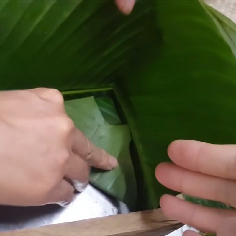 Step 4 Preparation of leaves and arranging the mold for colorful square cake