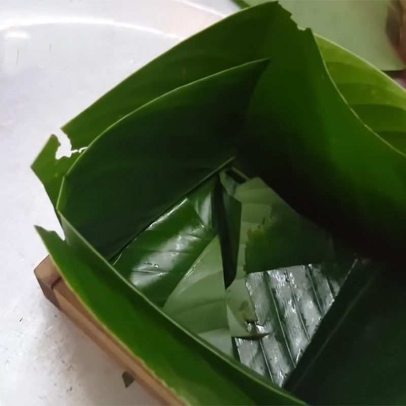 Step 4 Preparation of leaves and arranging the mold for colorful square cake