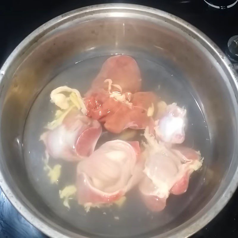 Step 1 Prepare chicken gizzards Stir-fried Chicken Gizzards with Mustard Greens