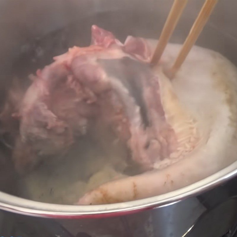 Step 1 Prepare the beef tongue Beef tongue cooked in lagu