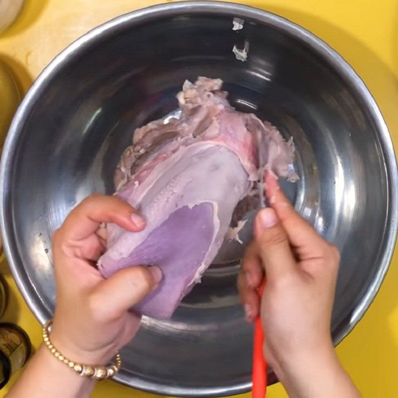 Step 2 Preparing the pig's tongue for coconut milk pig ear dish