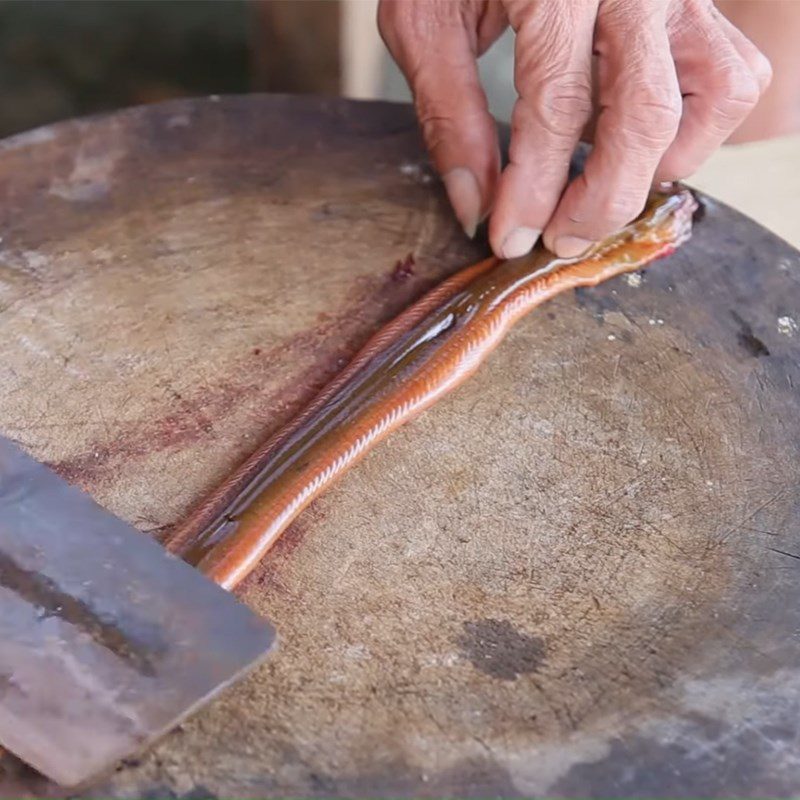 Step 1 Prepare eel Eel with Banana Stem