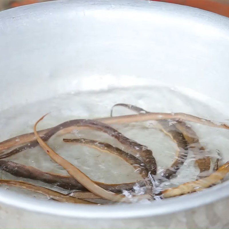 Step 1 Prepare eel Eel with Banana Stem