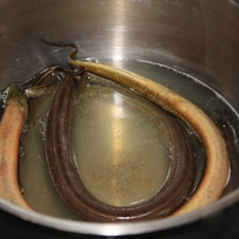 Step 1 Prepare the eel Stir-Fried Vermicelli with Eel