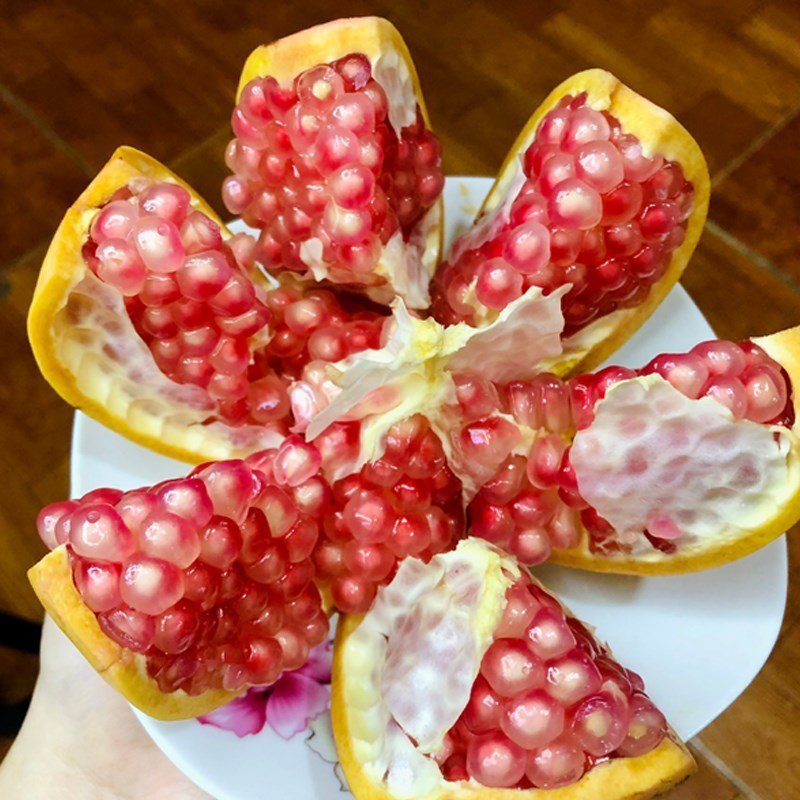 Step 1 Prepare pomegranate for Shirley temple mocktail