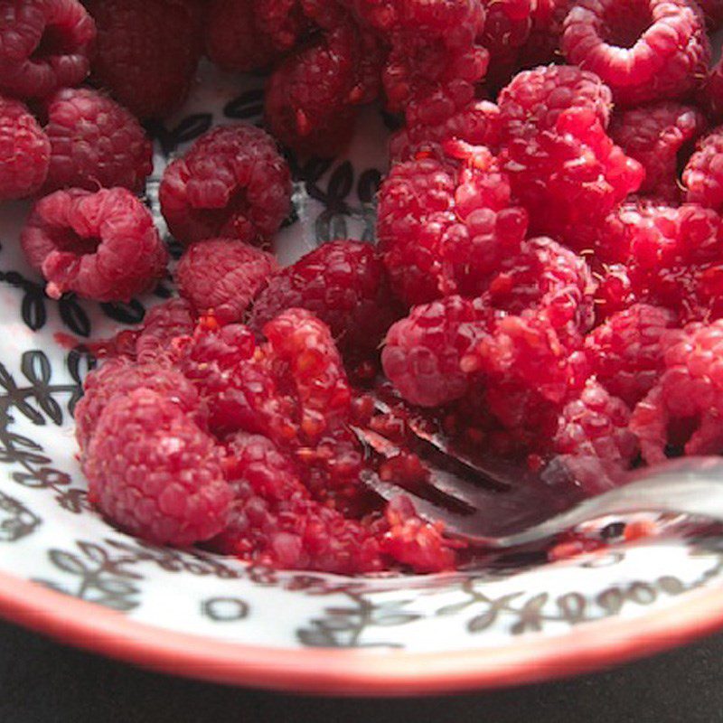 Step 1 Prepare the raspberries Yogurt Raspberry Ice Cream