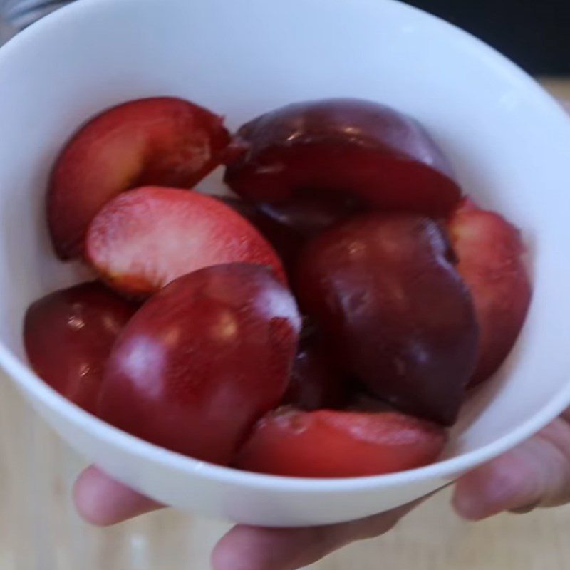 Step 1 Prepare the plums for Plum Lemon Juice