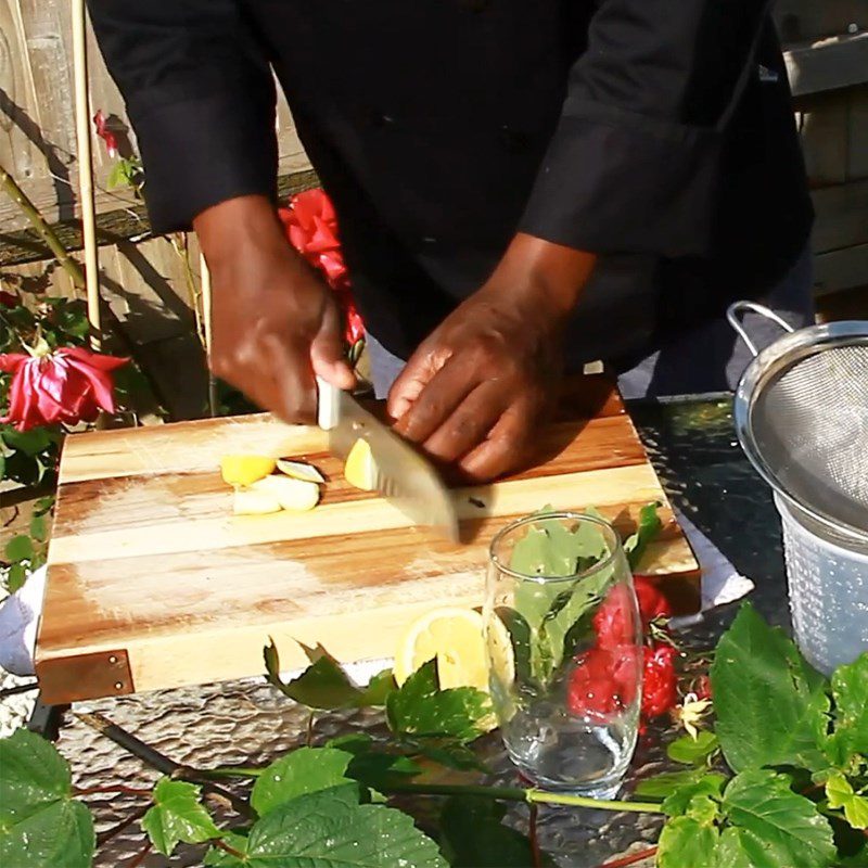 Step 1 Prepare plums and pears Plum and pear juice