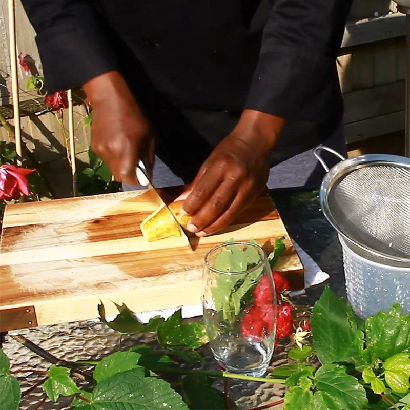 Step 1 Prepare the plums and pears for Plum Pear Juice