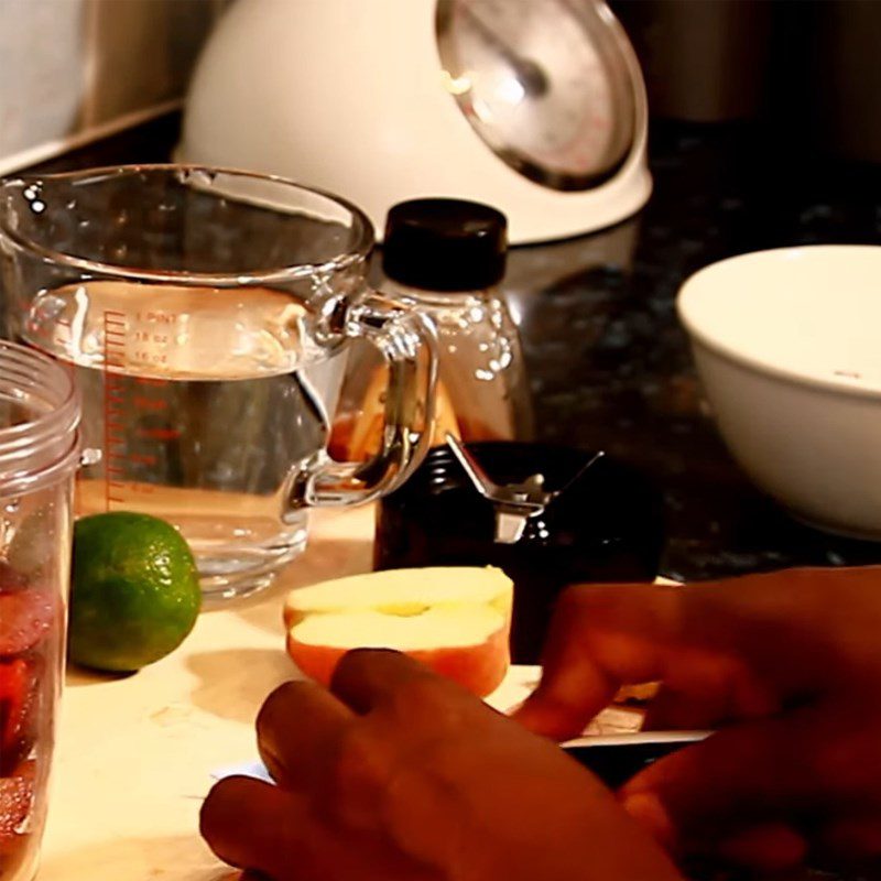 Step 1 Prepare plums and apples for Plum Apple Juice