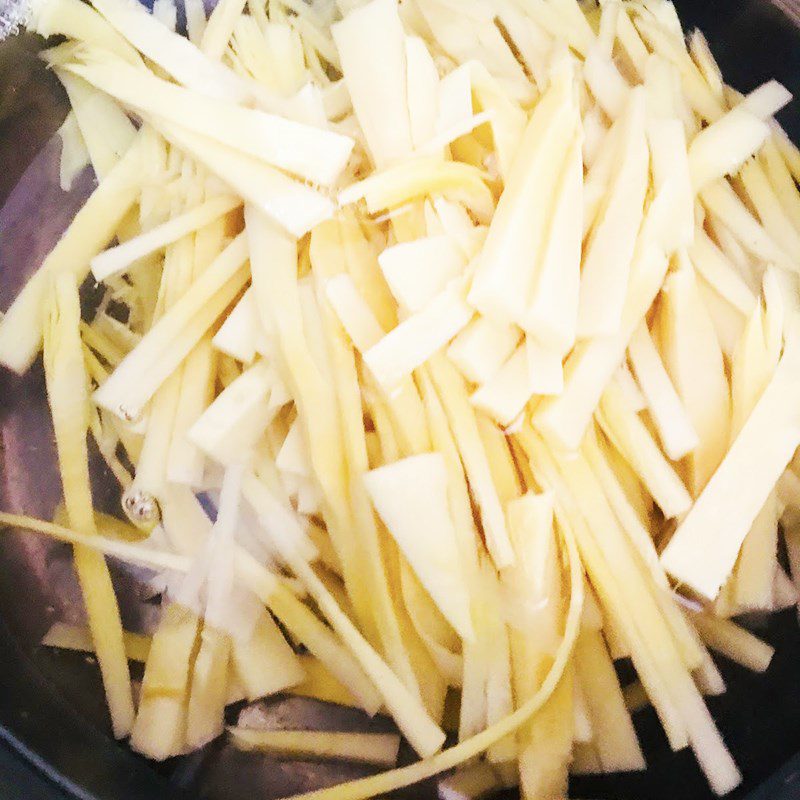 Step 1 Prepare the bamboo shoots Stir-fried bamboo shoots with bean sprouts