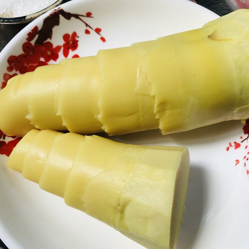 Step 1 Prepare the bamboo shoots Stir-fried bamboo shoots with bean sprouts