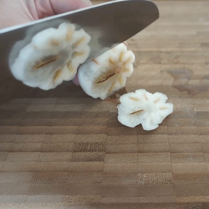 Step 1 Prepare the mangosteen Vegetarian Mangosteen Salad