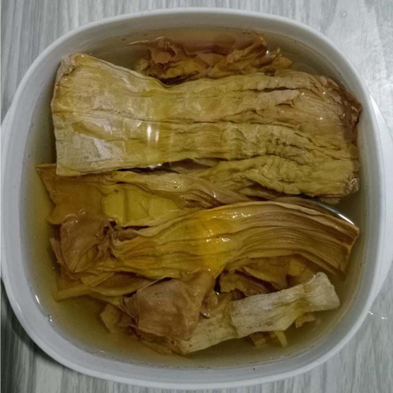 Step 1 Preparing dried bamboo shoots for Chicken Bamboo Shoot Noodles