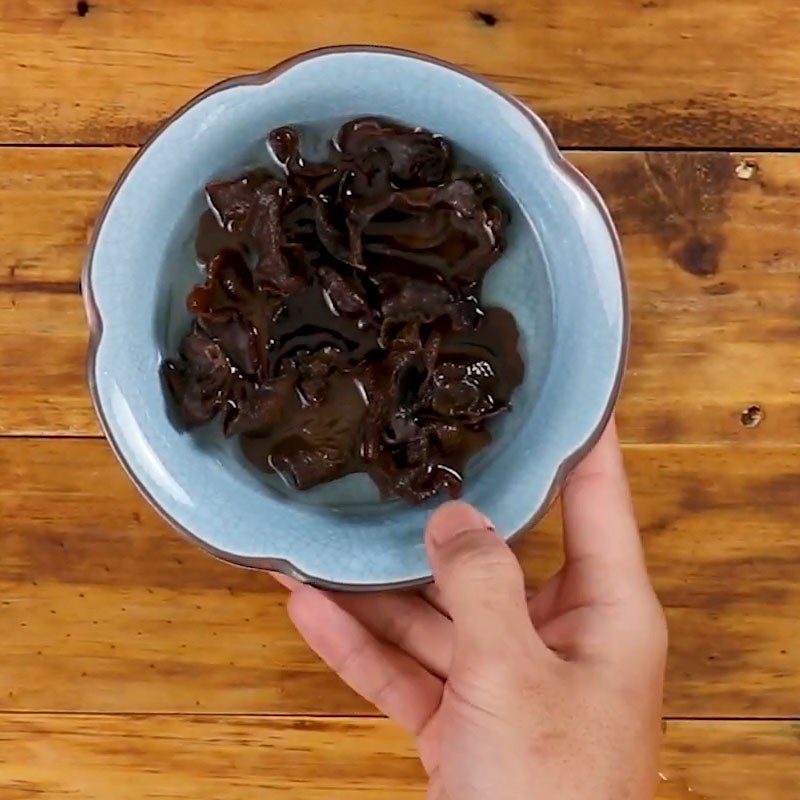 Step 2 Prepare the wood ear mushrooms Rolled Pig Ears with Wood Ear Mushrooms