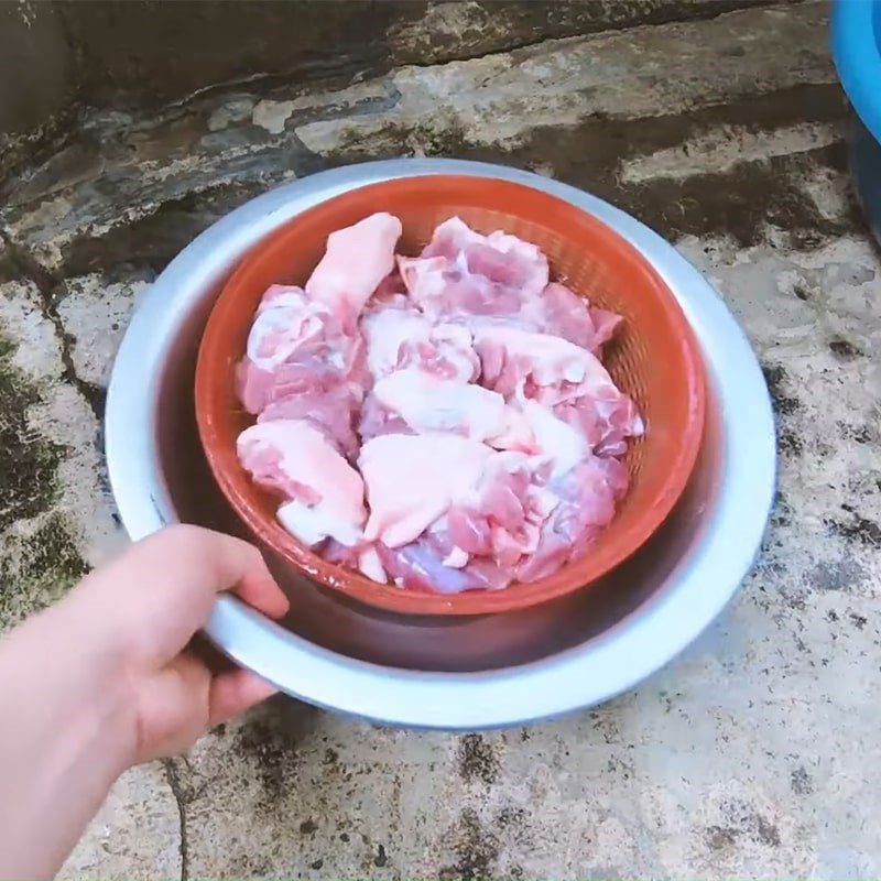 Step 1 Prepare the pork trotters for Banana Blossom with Pork Trotters