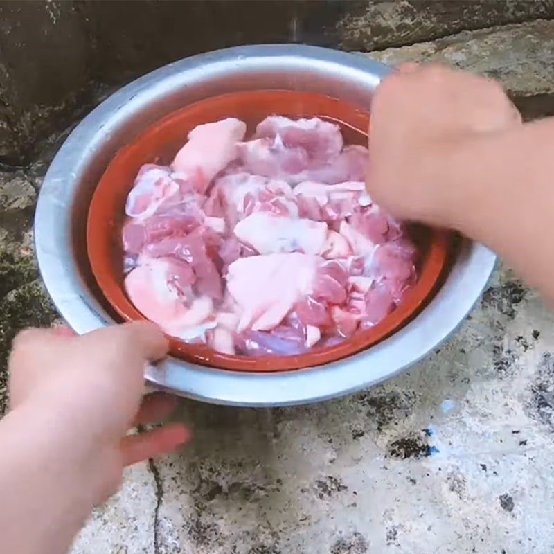 Step 1 Prepare the pork trotters for Banana Blossom with Pork Trotters