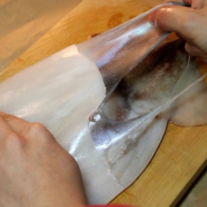 Step 1 Prepare the squid Stir-fried squid with water spinach and dried shrimp