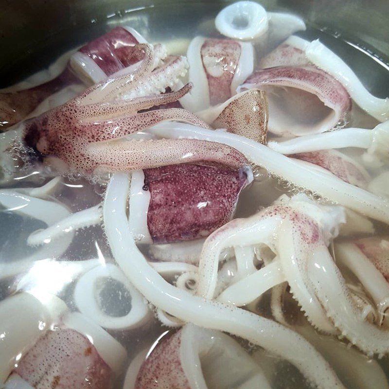 Step 1 Prepare the squid Stir-fried Squid with Lemongrass and Chili