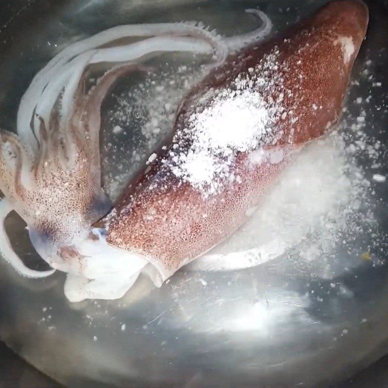 Step 1 Clean the squid Stir-fried Bồn bồn with squid