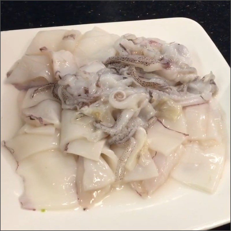 Step 1 Prepare the squid Stir-fried squid with water spinach and dried shrimp