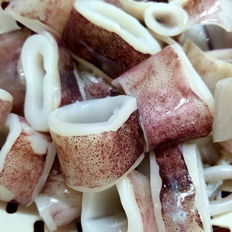 Step 1 Prepare the squid Stir-fried Squid with Lemongrass and Chili