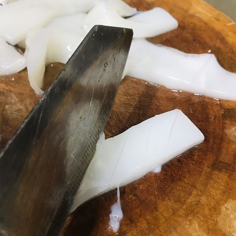 Step 1 Prepare the squid Stir-fried Squid with Lemongrass and Chili