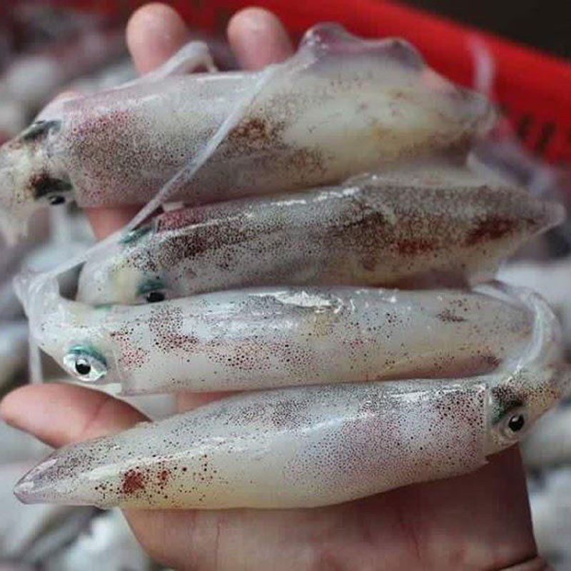 Step 1 Prepare the squid Steamed Squid with Betel Leaves