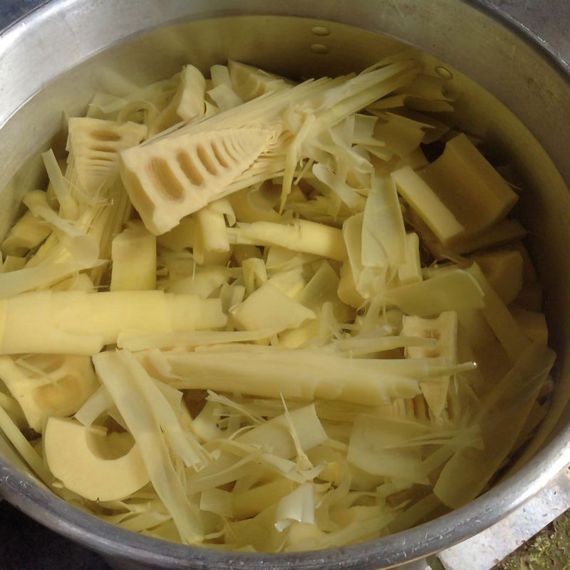 Step 1 Prepare the ingredients for Dried Squid Stir-fried with Fresh Bamboo Shoots