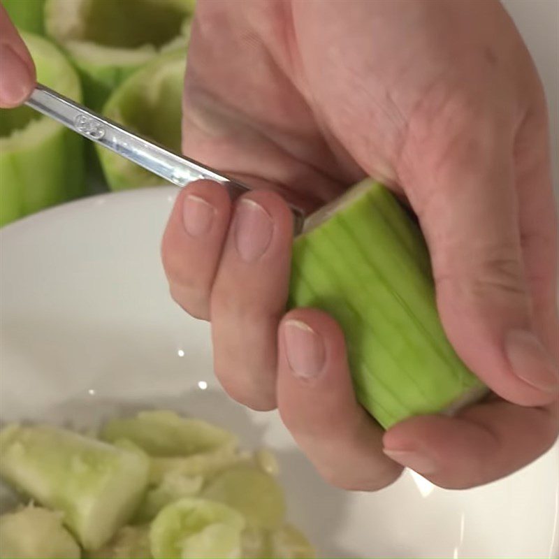 Step 1 Prepare the bitter melon Steamed stuffed bitter melon with shrimp