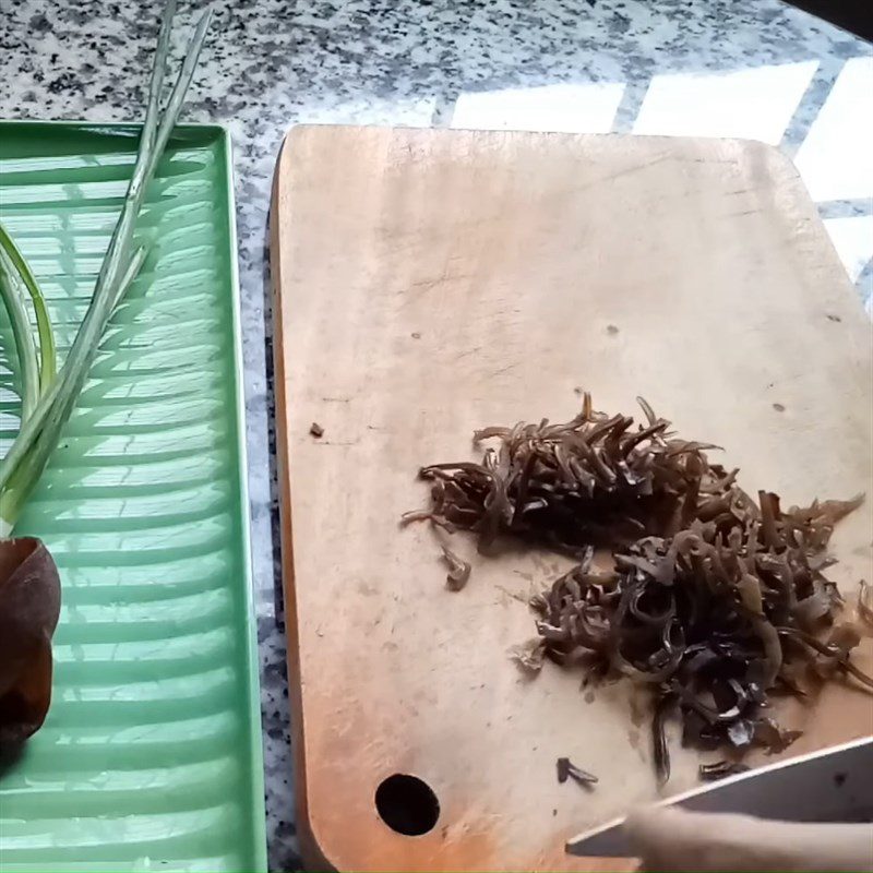 Step 1 Prepare the ingredients for steamed stuffed gourd with meat