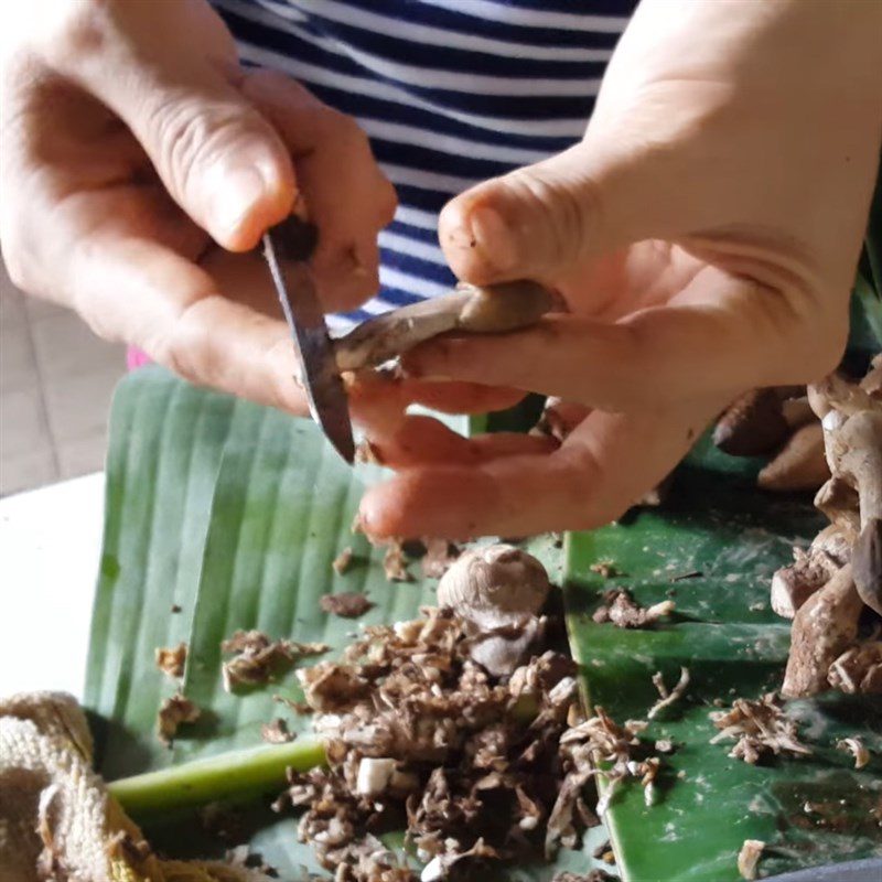 Step 3 Prepare wood ear mushrooms Chicken porridge with wood ear mushrooms and mung beans