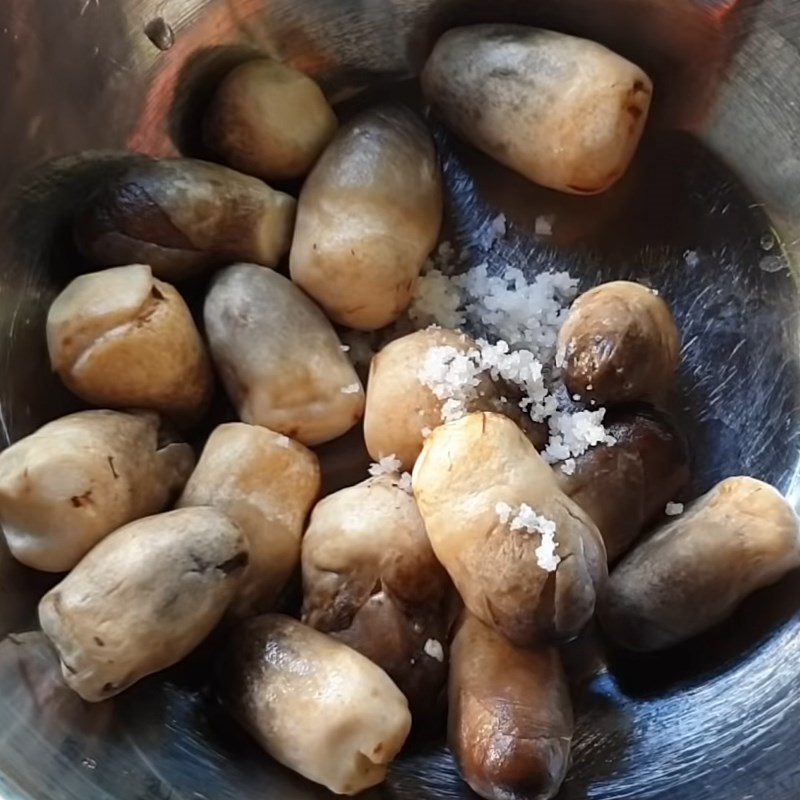 Step 1 Prepare straw mushrooms for Sour Mustard Greens Stir-fried with Straw Mushrooms (Vegan)