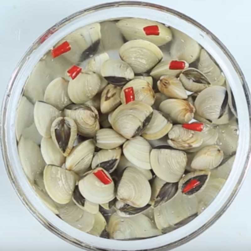 Step 1 Prepare the clams for Standard Nghệ Clam Porridge