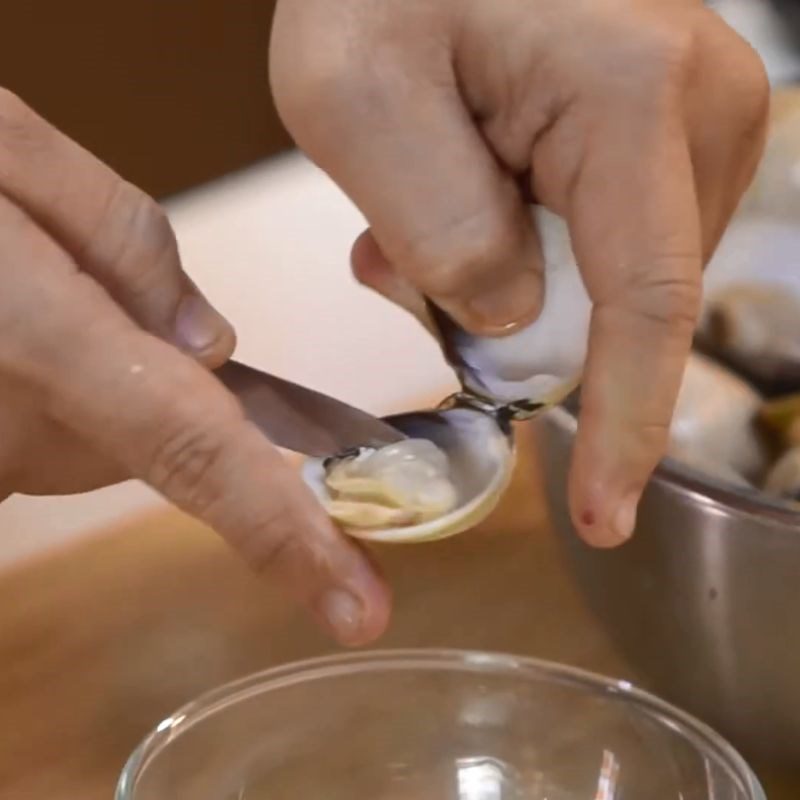 Step 1 Prepare the clams for Standard Nghệ Clam Porridge