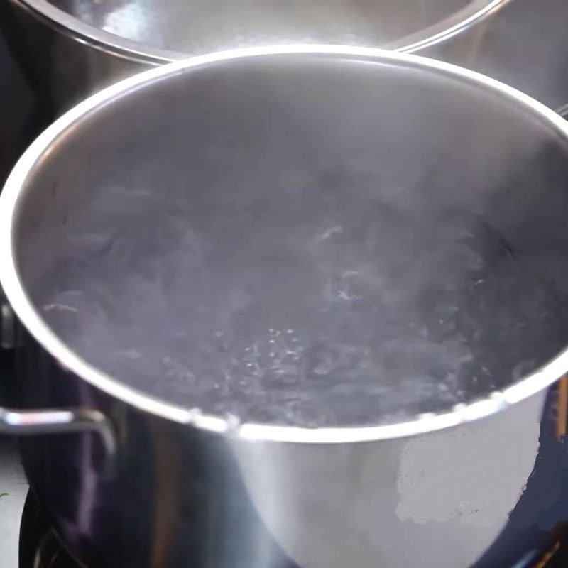 Step 1 Prepare the clams for Standard Nghệ Clam Porridge