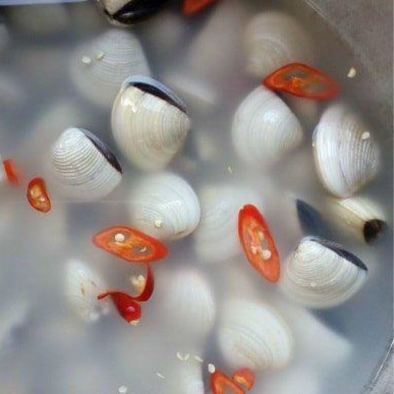 Step 1 Prepare the clams Steamed Clams with Lemongrass and Pineapple