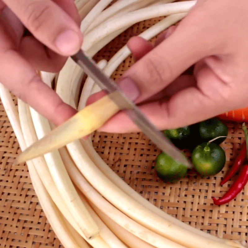 Step 1 Prepare the lotus stem Pickled Lotus Stem with Carrot