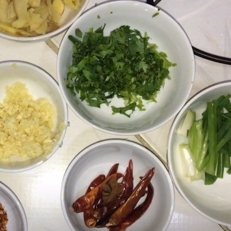 Step 1 Prepare the ingredients for Sichuan boiled beef